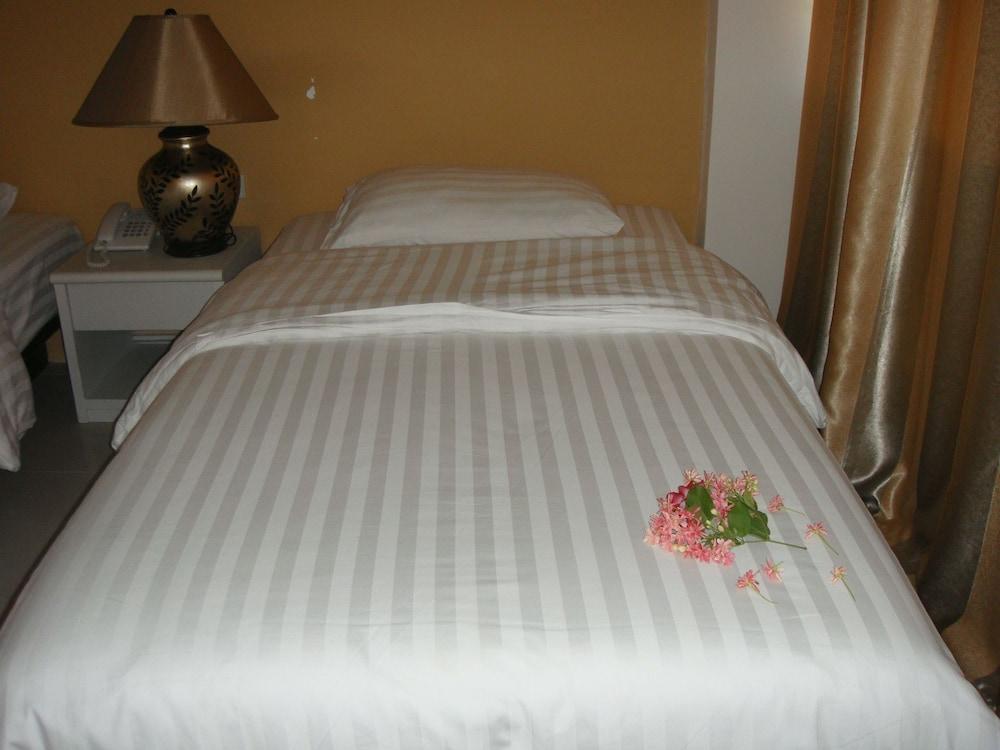 Jomtien Longstay Hotel - Sha Plus Certified Exteriör bild